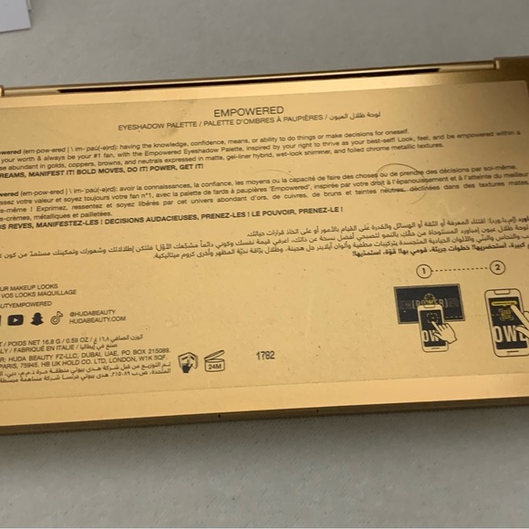 Huda empowered eyeshadow palette - Picture 3 of 3